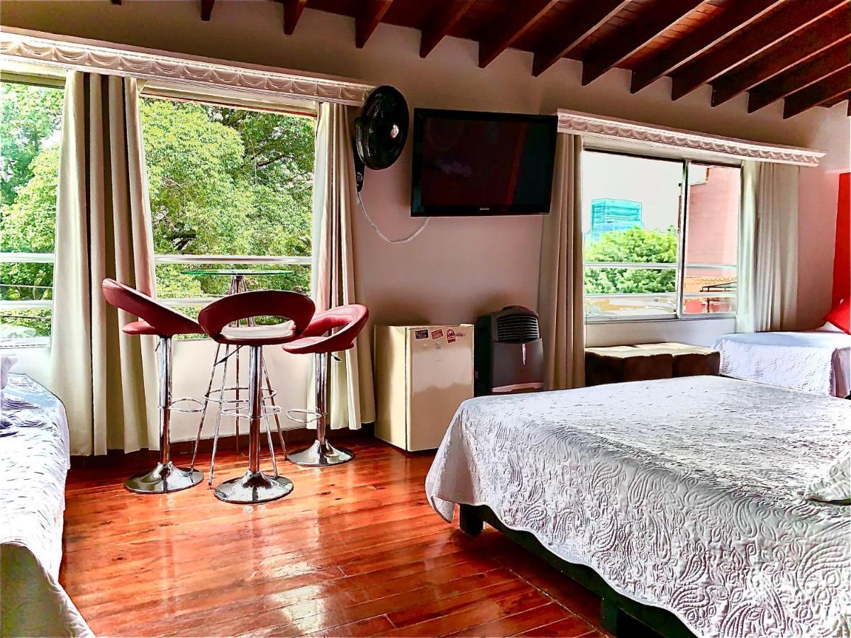 Hotel Lleras Premium #1 Medellín Esterno foto