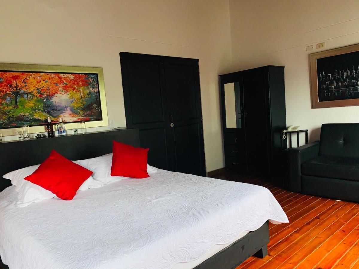 Hotel Lleras Premium #1 Medellín Esterno foto